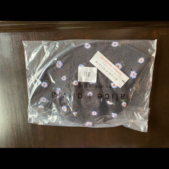 Alice + Olivia Reversible Bucket Hat - Picture 2 of 4